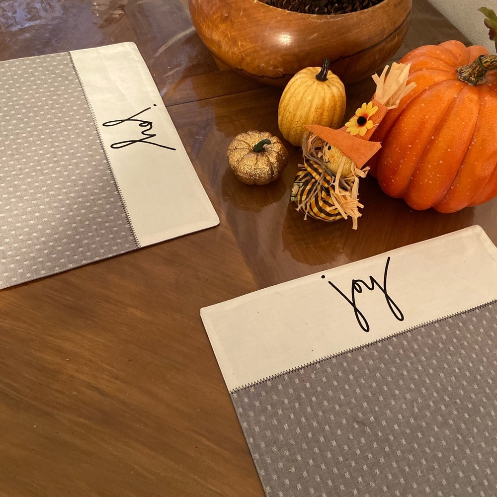 Joy holiday place mats ED